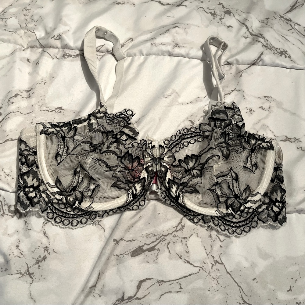 La Senza so free see through lace bra size 34D